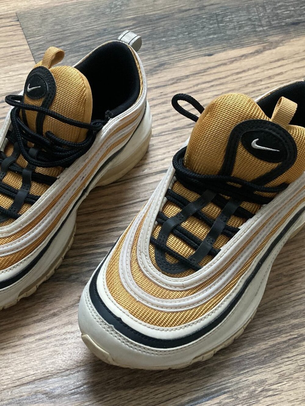 Nike Air Max 97 Gold White Black Striped Women’s Sneakers Athletic Sz 7,5